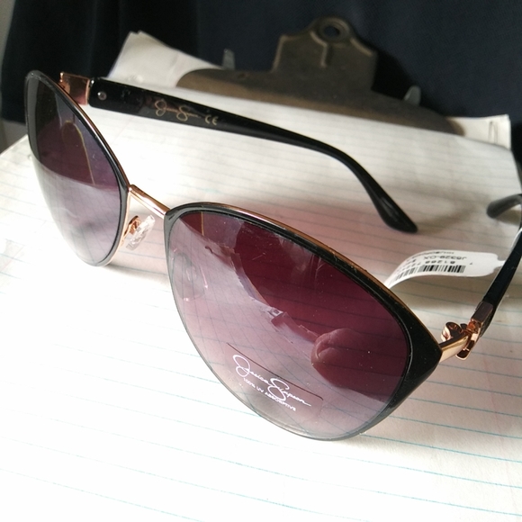 Jessica Simpson Sunglasses - Picture 2 of 8
